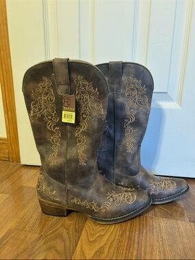 Roper Brown Western Embroidered Cowboy Boots